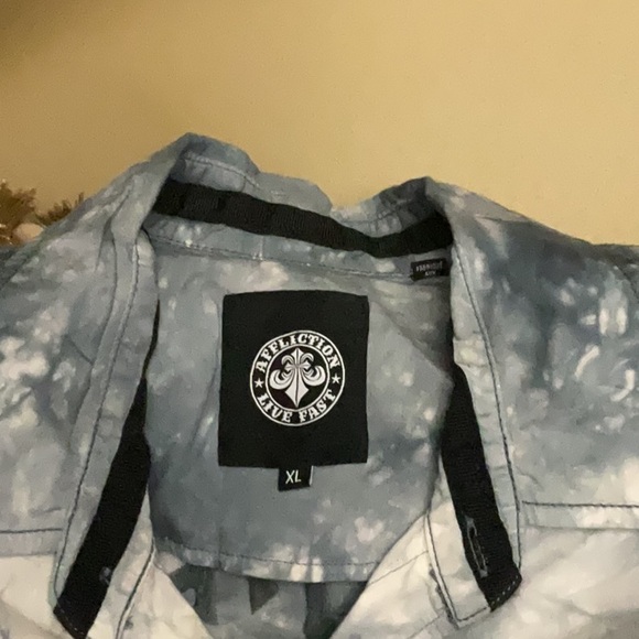 Used - Picture 2 of 3